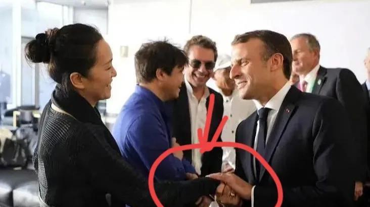 事实证明，陪法国总统访华的巩俐，已经走上了演员的另一条大道