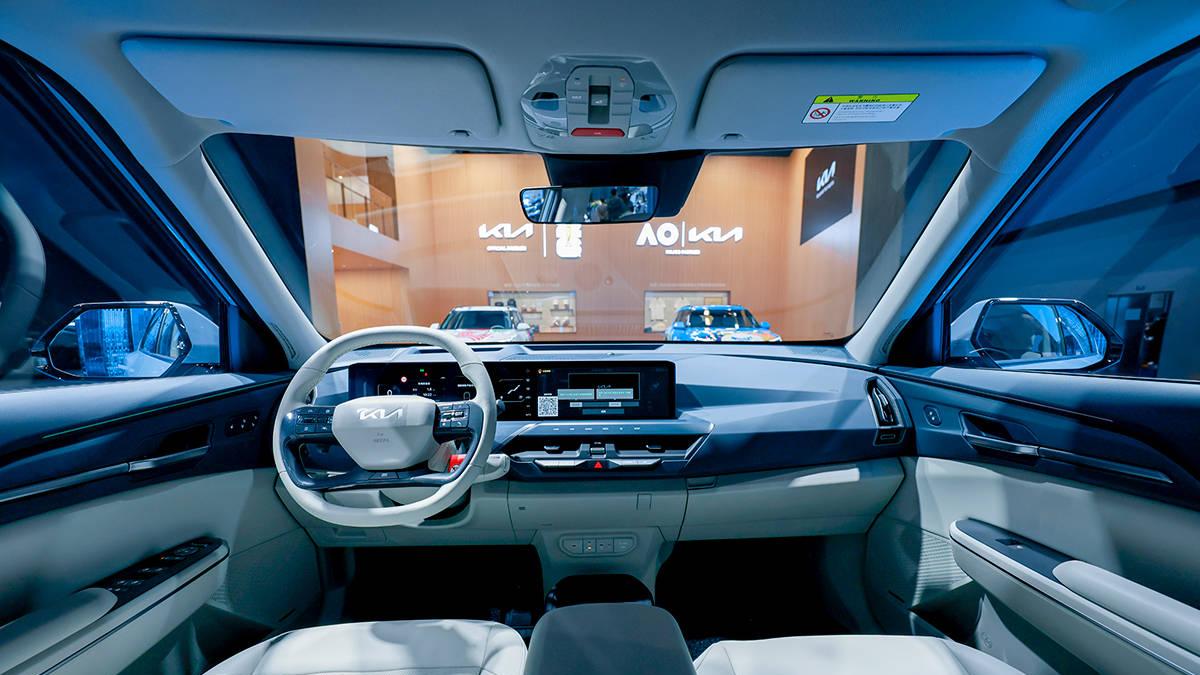 2025广州车展：体验起亚新狮铂拓界/精致时尚一脉相承