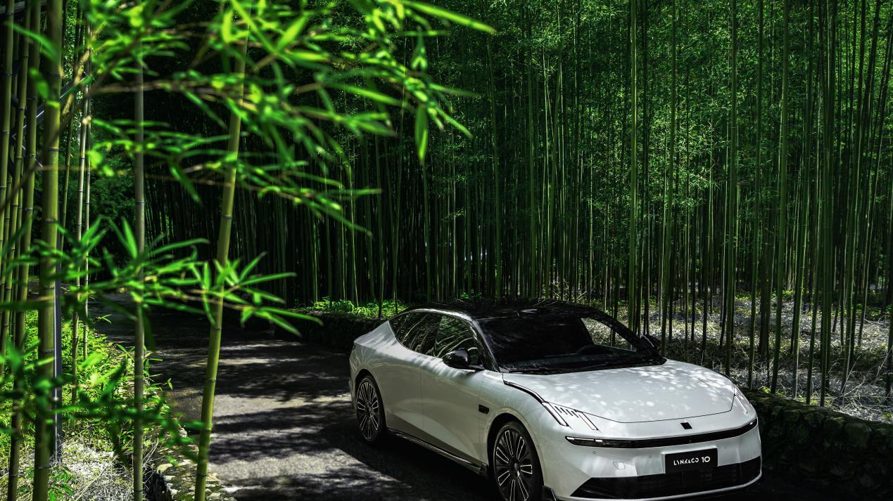 让豪华质感触手可及，领克10 EM-P起步即四驱彰显硬核品质