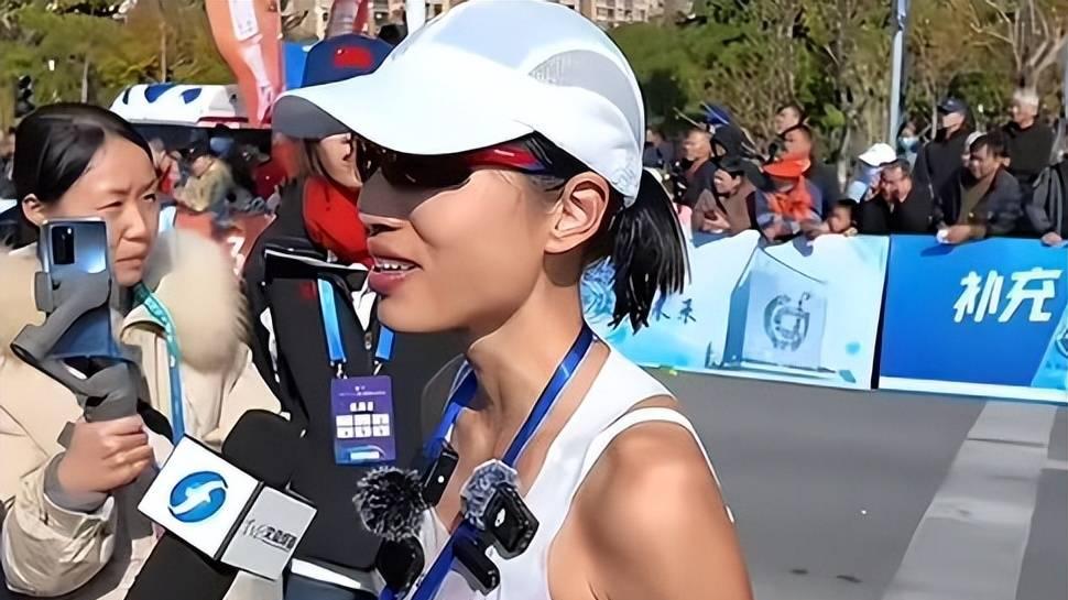 跑赢了马拉松却输了职业底线，最快女护士张水华因违规兼职虚假调休被通报！