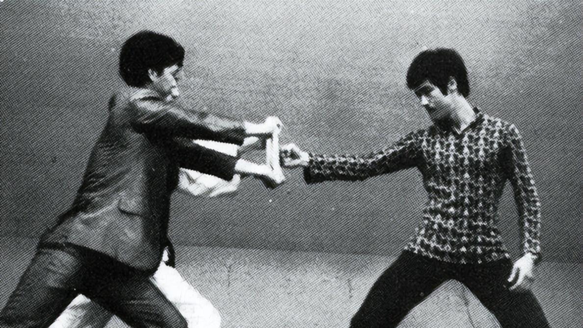 于承惠谈李小龙：李小龙的寸拳，就是手顶住了，一下子进去了