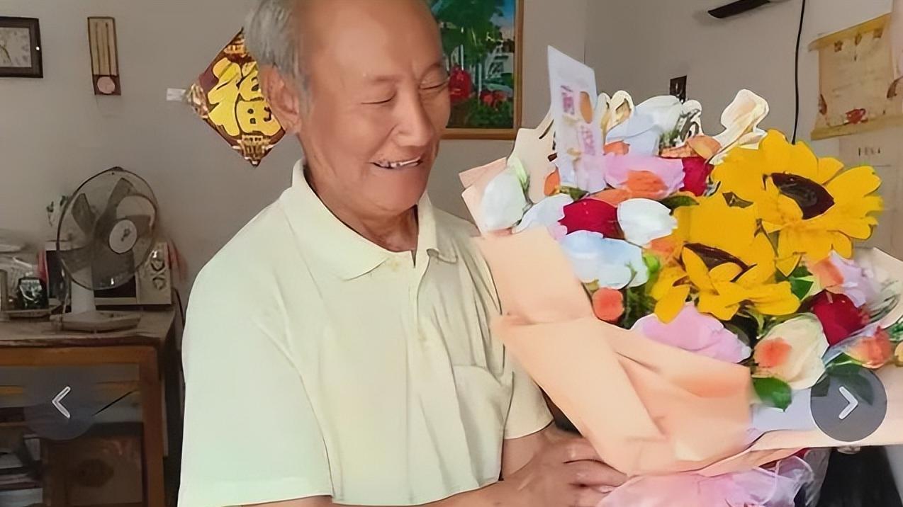 621分的骄傲：姜萍回老家家人庆祝，父母的喜悦让人动容。