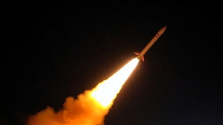 美军阴沟里翻船！又一架侦察机被击落，航母也遭导弹攻击