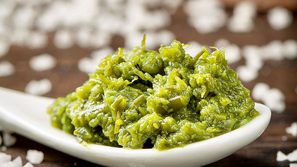 腌韭花酱，只放盐不好吃还容易坏，牢记3点，香味醇厚不辣心，越嚼越香，经久耐放