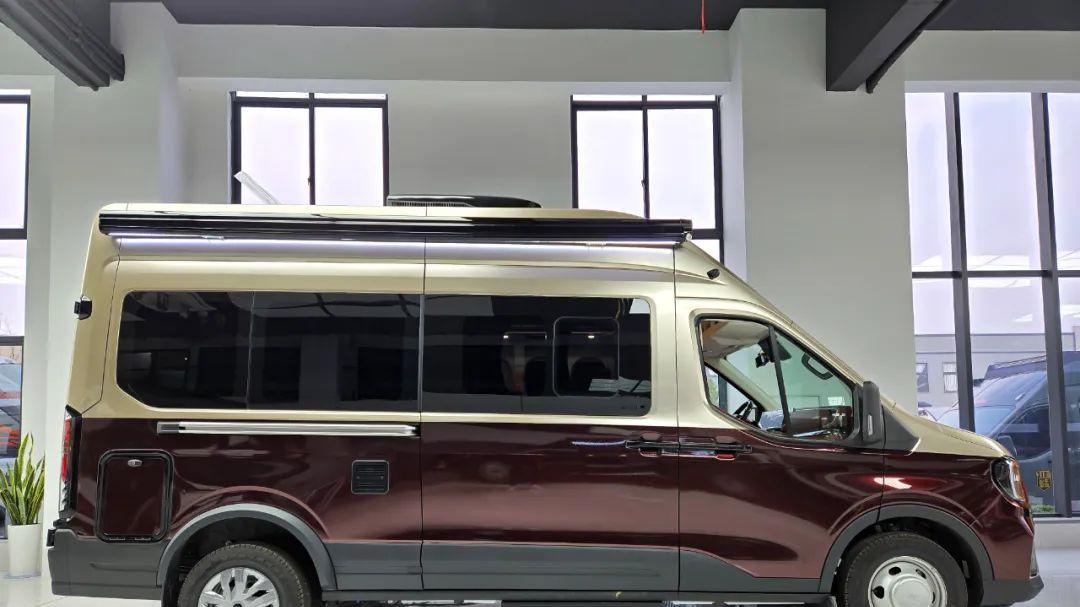 卫航T8公务舱房车，3月20亮相成都房车展，接待有牌面儿