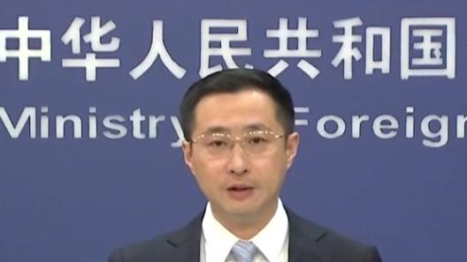 特朗普与普京确认将在第三国会晤！外媒突然跑来问中国态度，背后有何阴谋？
