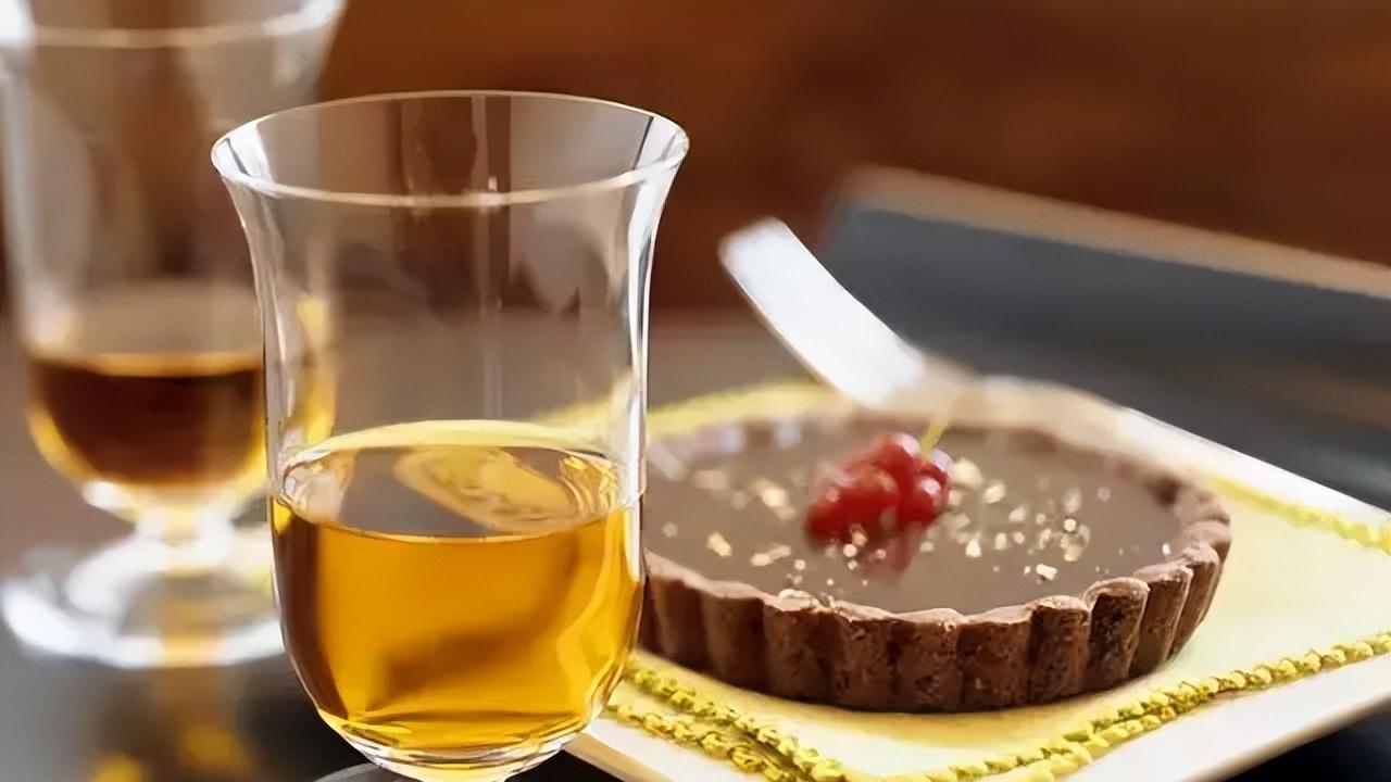 喝了 10 年红酒，竟不知道它不只是红色？3 分钟搞懂葡萄酒分类