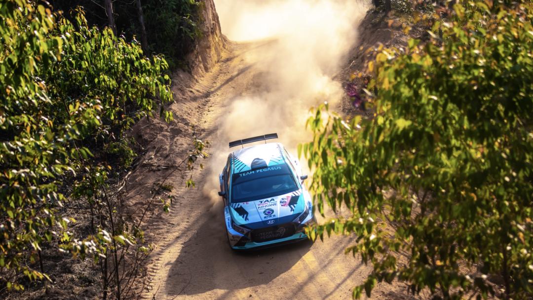 韶关拉力赛 | 红泥土中飞舞 桉树林间穿梭