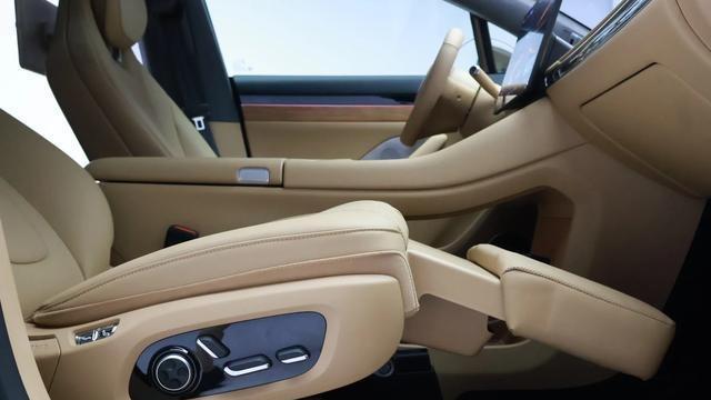 智界R7深度解析，HarmonyOS4智慧座舱，汽车科技新体验