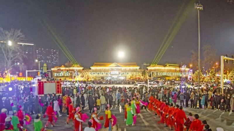 【新春走燕郊 幸福新起点】燕郊万人空巷共赏花车巡游 璀璨夜色点亮城市活力