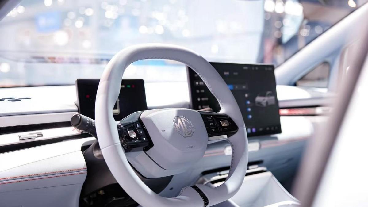 半固态电池车型全球首发，MG携产品矩阵亮相2025广州车展