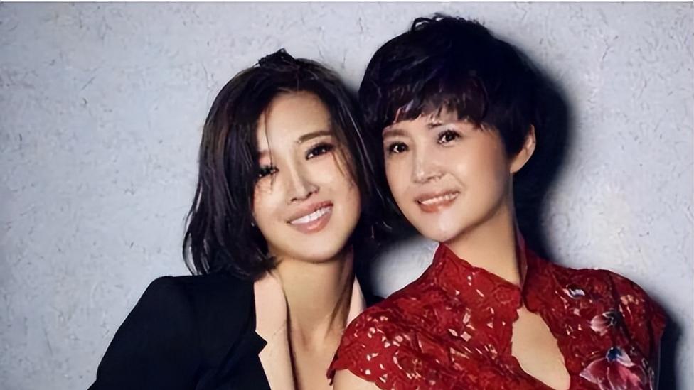 继父是她最大底气：从重组家庭到顶流女星的逆袭密码