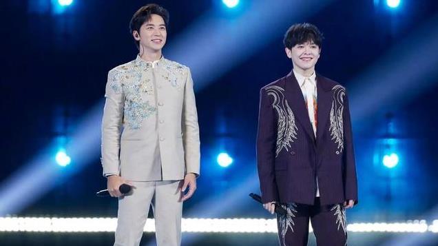 央视元旦跨年晚会，节目多、时间长、恰烂饭，网友普遍吐槽的五点