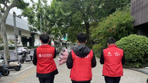 十载康乃馨香暖申城！太平洋房屋用 “馨” 守护母亲节的温柔与爱