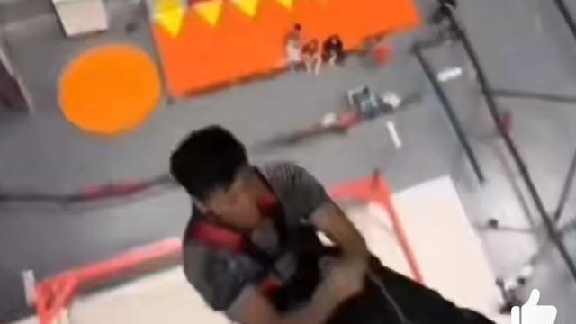 后续！24岁健身博主去世，女友在抢救室外哭到崩溃，曾一语成谶！
