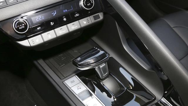 北京现代伊兰特限时特惠，6.98万元起售，与大众朗逸同台竞技