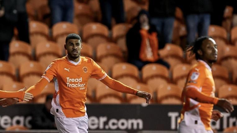 11月11日: 特兰米尔力争不败