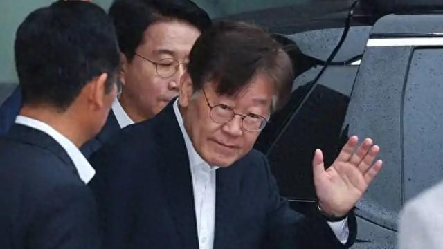 最高无期徒刑，李在明数罪缠身，其中2项最致命，法院突然踩刹车