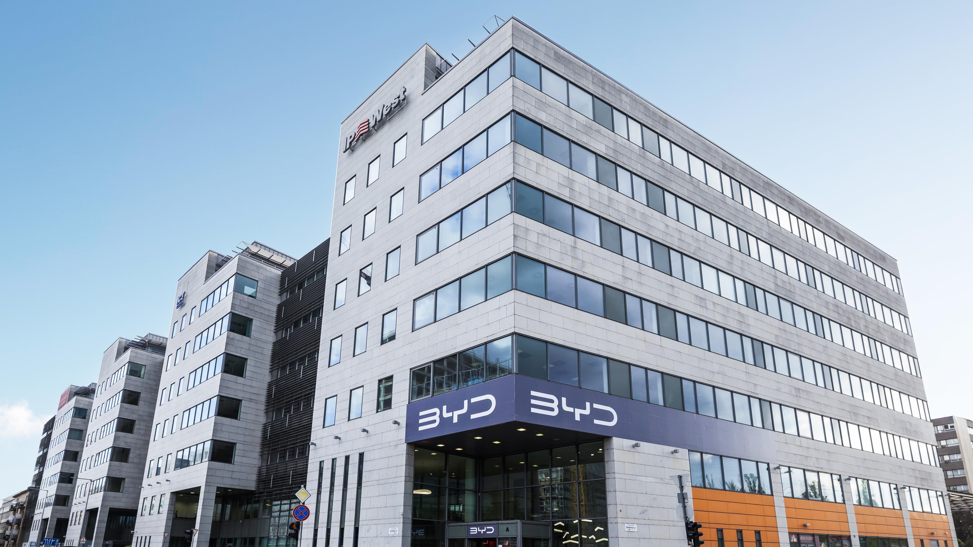 比亚迪欧洲总部为什么设在匈牙利？中国网友理由很统一