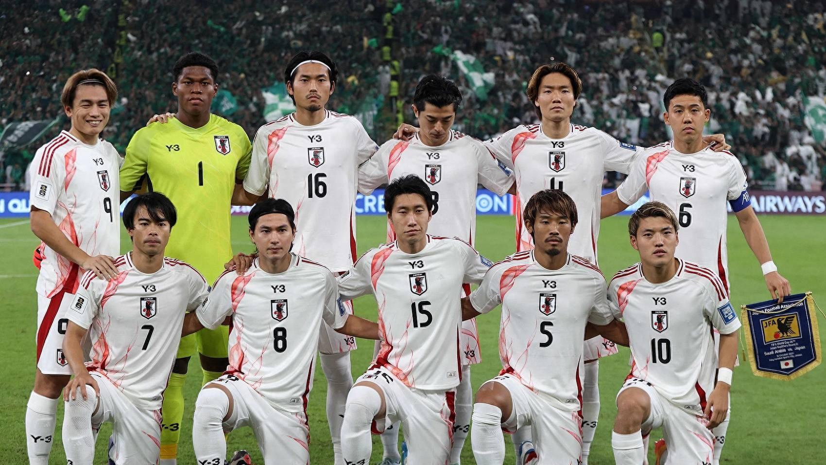 日本男足绝对主力重伤离场！