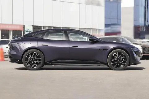 阿维塔 06 实测：辅助驾驶超省心，大空间装下全家幸福