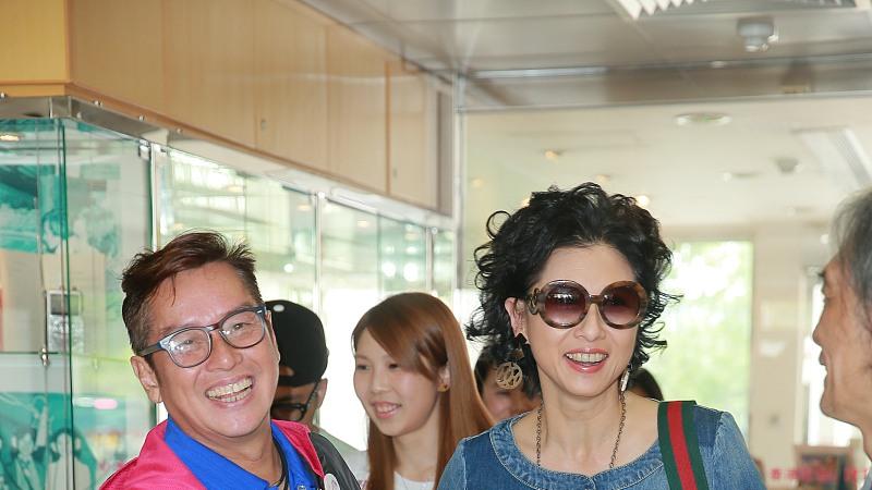 64岁叶蒨文全开麦唱跳震撼全网：那个伴舞女孩眼中的传奇时刻