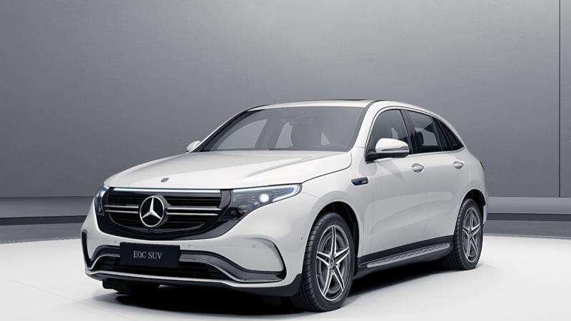 奔驰电动车续航“腰斩”引换修争议，车主与4S店各执一词