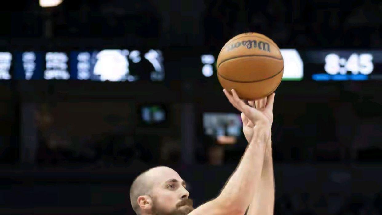 步行者主场127-118黄蜂 八连败后迎赛季第二胜 克尼佩尔28分7助