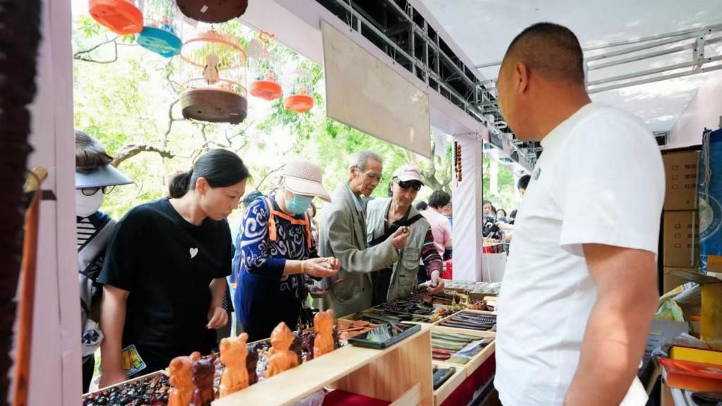 燃情盛夏  趣游盛会 2025双秀公园夏季购物游园会盛大启幕