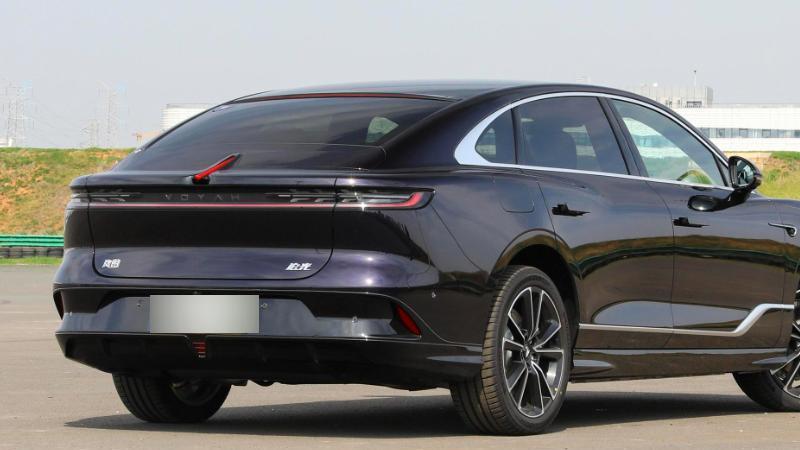 馈电油耗不到6升，还是双电机动力，岚图追光PHEV值得看吗