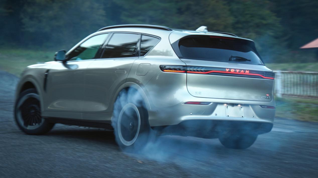 入驻“秋名山”圈速榜 ！谷口信辉驾驶岚图FREE+创造历史