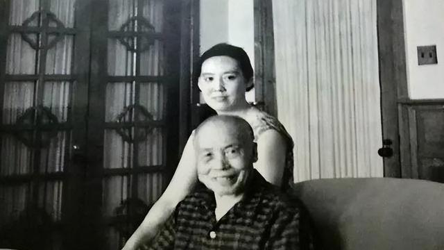 27岁胡友松和75岁李宗仁的合影：恩爱2年欲生子，夫死后守寡39年