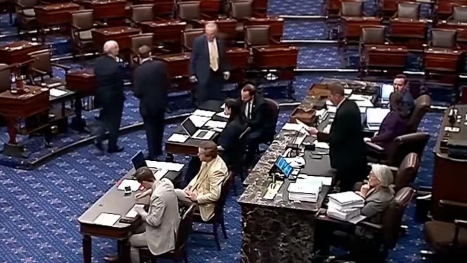 白宫称特朗普希望保留自己对俄罗斯制裁的决定权：权力博弈与外交策略的背后