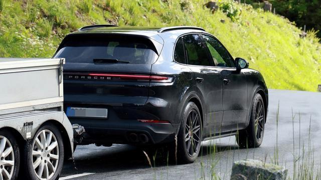 2027款保时捷卡宴亮相，垂直日行灯设计抢眼，燃油版动力依旧强劲