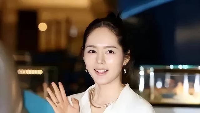 韩佳人一套造型上千万 被骂生活奢靡风评变差 曾是全韩国公认女神