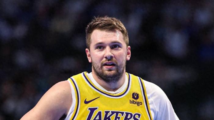 詹姆斯：听说你快复出了？东契奇：再不复出，我大哥地位快没了！