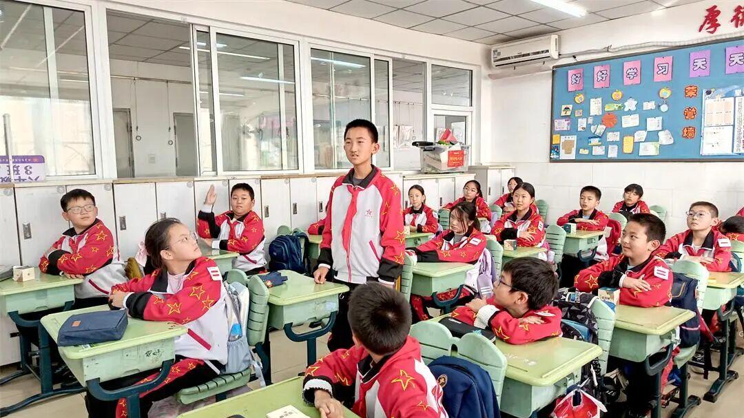 培星小学家长大讲堂开讲：机器人世界大揭秘  科技梦想照进课堂