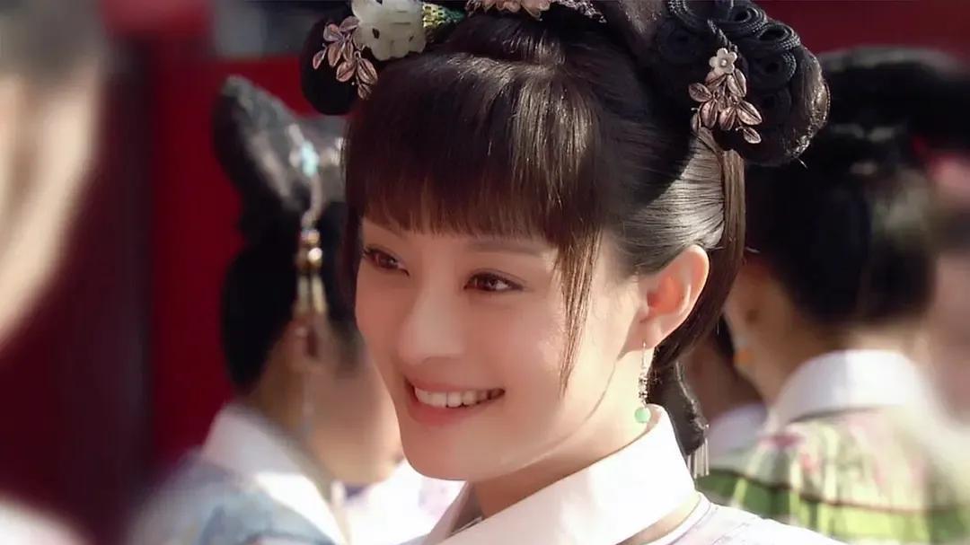 孙俪女儿圆了甄嬛梦：和各宫娘娘拍了照片，还要了签名