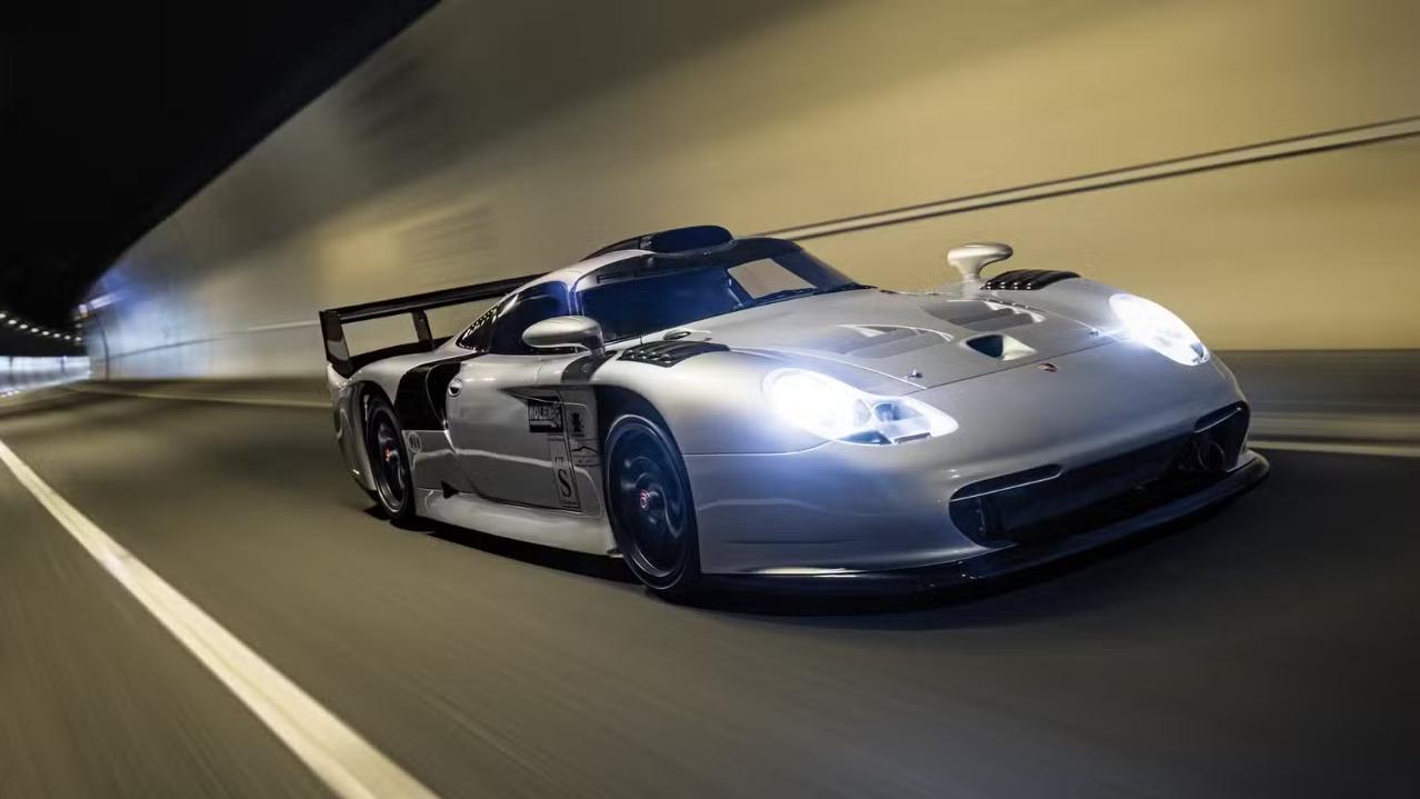 全球仅此一台！合法上路保时捷911 GT1完成二次改装，600马力赛道猛兽再返街头