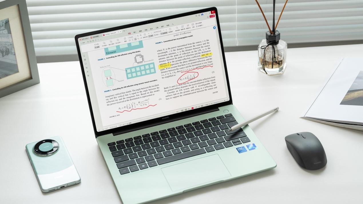 年终工作学习正忙时 华为笔记本AI功能助力多场景提效