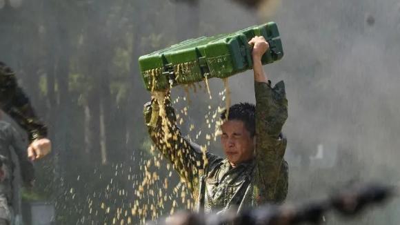 当了两年排长，威望不如11年老班长，连长一句话点醒