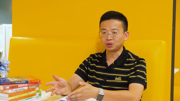 一位“智商前2%”的天才，如何成为全球学术舞台的“稳定顶流”？