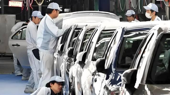 还敢赴钓鱼岛挑衅？特朗普对日本命脉下死手，石破茂迎来两面夹击