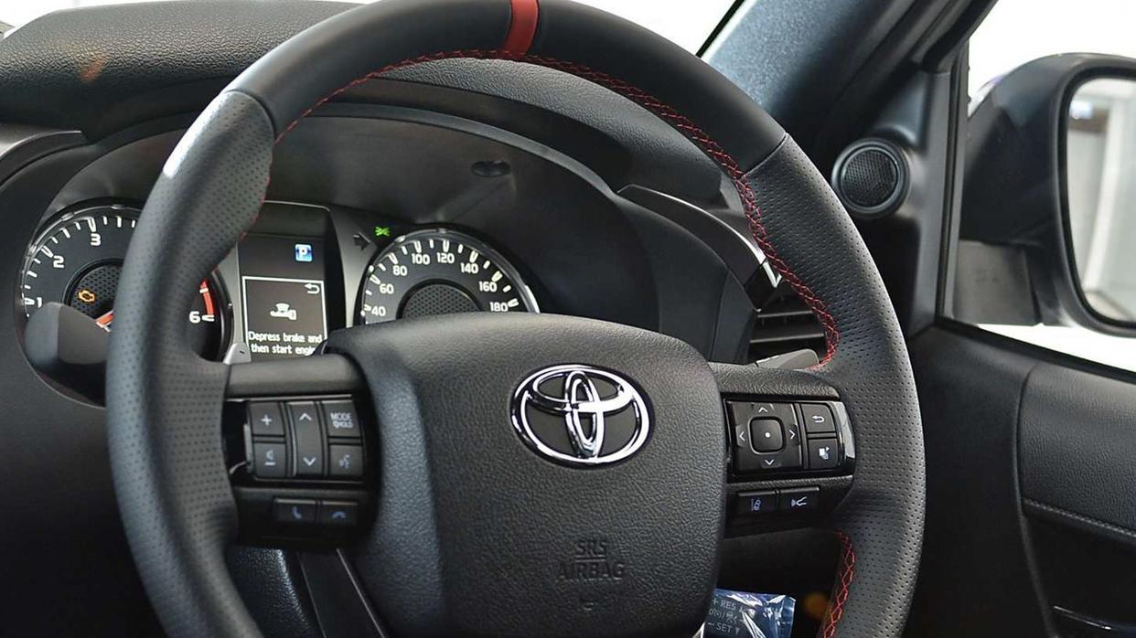 丰田经典皮卡换代，车长5335mm，搭载2.8L柴油轻混+超级四驱