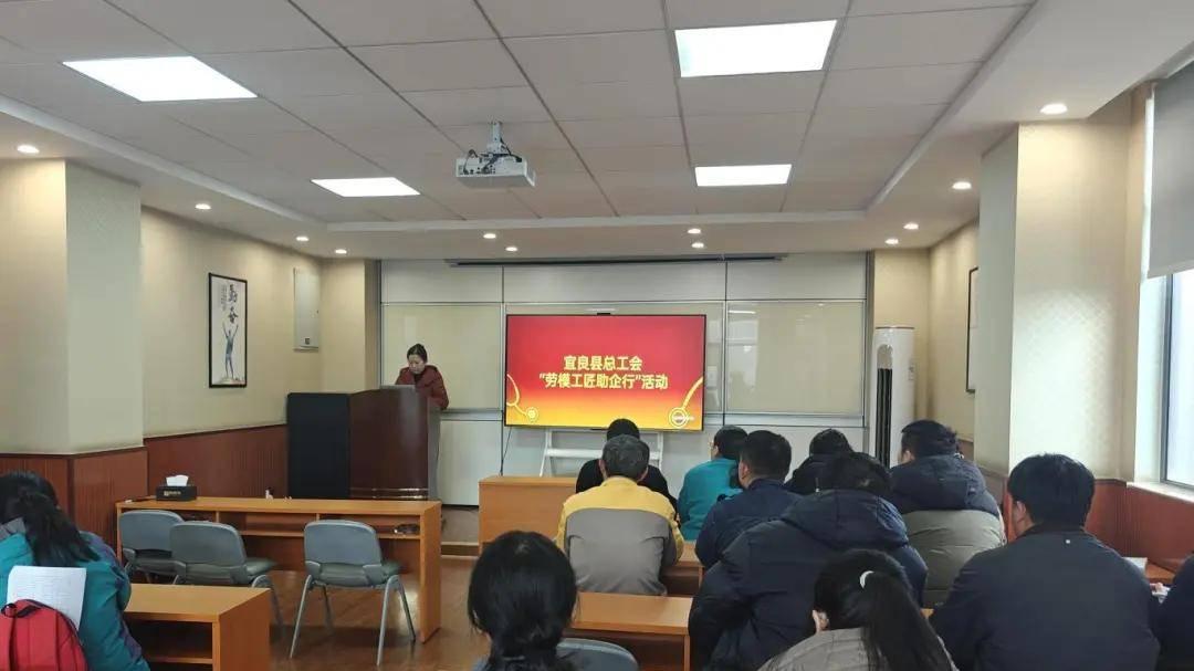 宜良县总工会：劳模工匠助企行 健康宣讲护民生