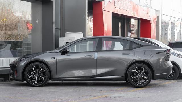 智驾普及之后深蓝L07和比亚迪海豹07DM-i如何选