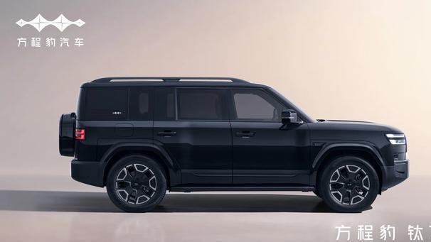 钛7登场！方程豹全新SUV曝光，硬派造型配城市“芯”！不丑！