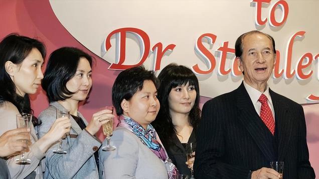 香港最好命原配，结婚25年无绯闻，丈夫身价百亿，宠妻爱独生女