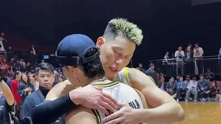 吴建豪两度现身助威林书豪：友谊藏在“时间”里