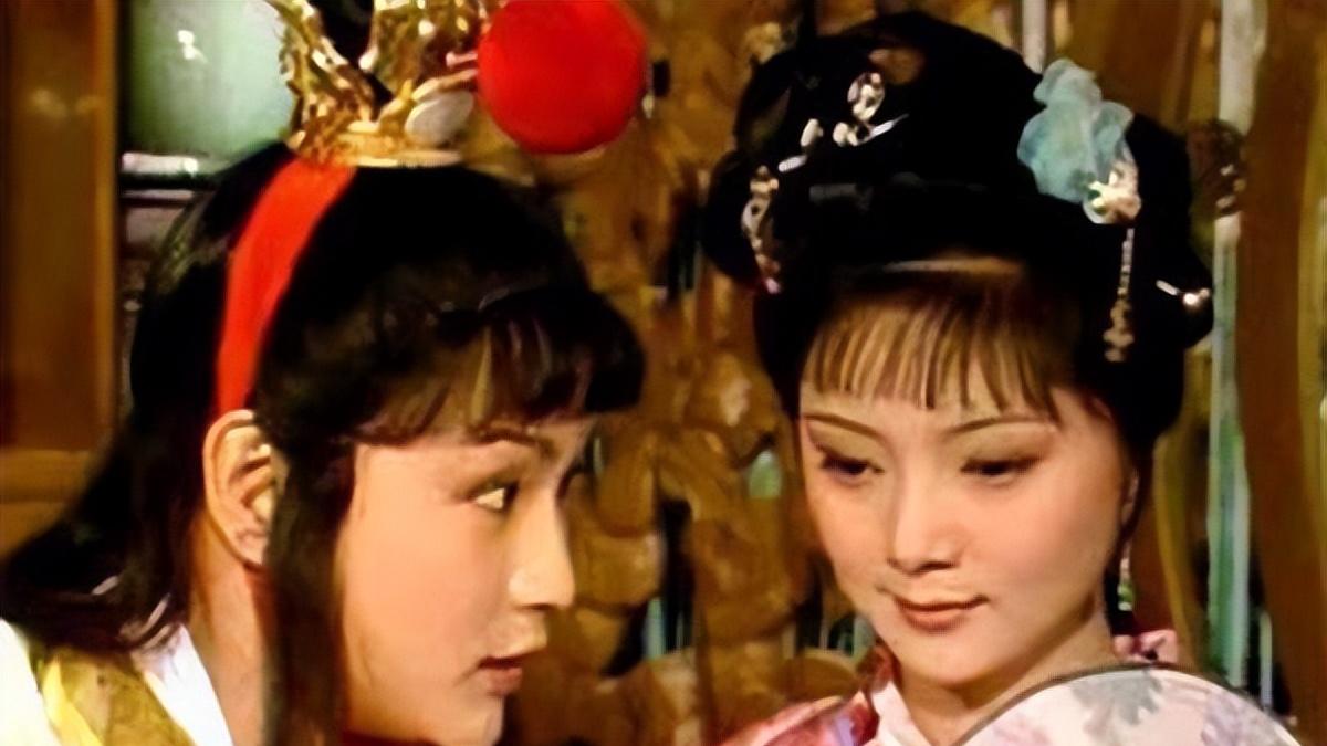 宝玉毫不犹豫将袭人的汗巾送人，是否说明她在他心中并无分量？